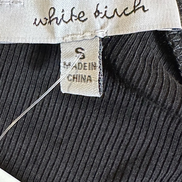 White Birch Wmns Mock Turtleneck Short Sleeved Ribbed Material Crochet Accent SM - Picture 5 of 8